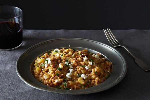 Farro risotto with caramelized apples and fennel