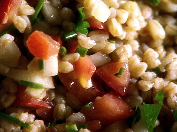 Farro salad with tomatoes and herbs