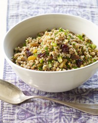 Farro salad with winter fruits, pistachios and ginger