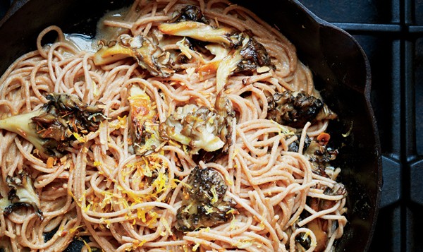 Farro spaghetti with mushrooms and hazelnuts