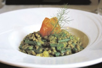Farrotto with green beans, courgettes, potatoes and pesto (Farrotto con fagiolini, zucchine, patate e pesto)
