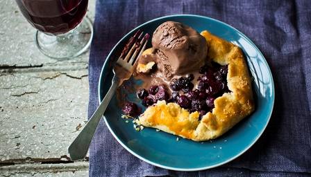 Fast chocolate bar ice cream with blueberry galettes