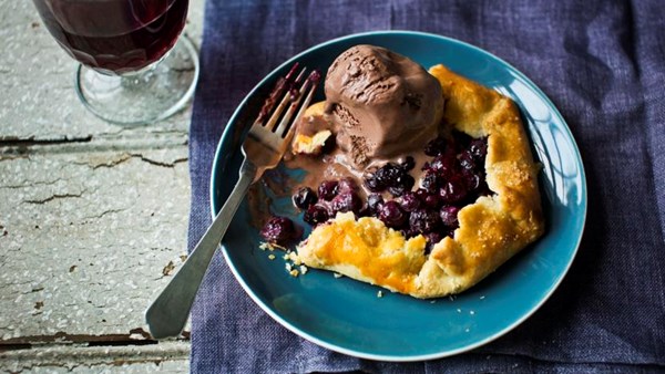 Fast chocolate bar ice cream with blueberry galettes