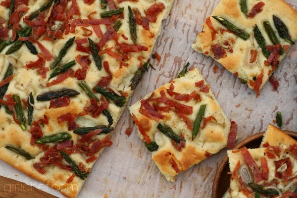 Fast focaccia with prosciutto, asparagus, and shallots