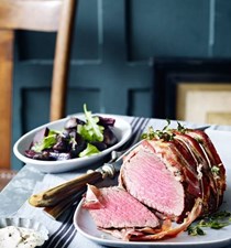 Fast roast beef with thyme beets and horseradish crème fraîche
