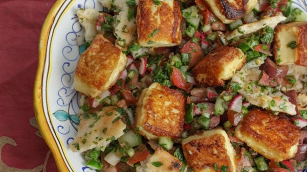 Fattoush with fried haloumi