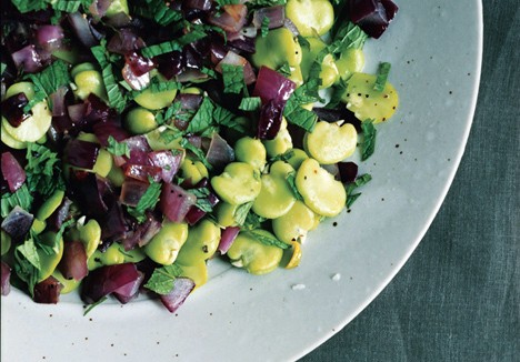 Fava beans with red onion and mint (Fave con cipolla rossa e menta)