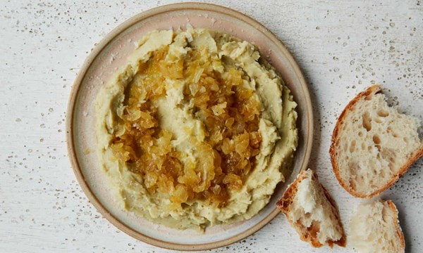Fava puree with honeyed onions