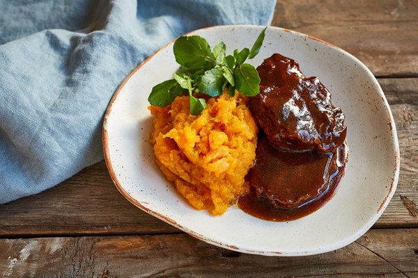  Featherblade of beef with soy sauce, squash and watercress