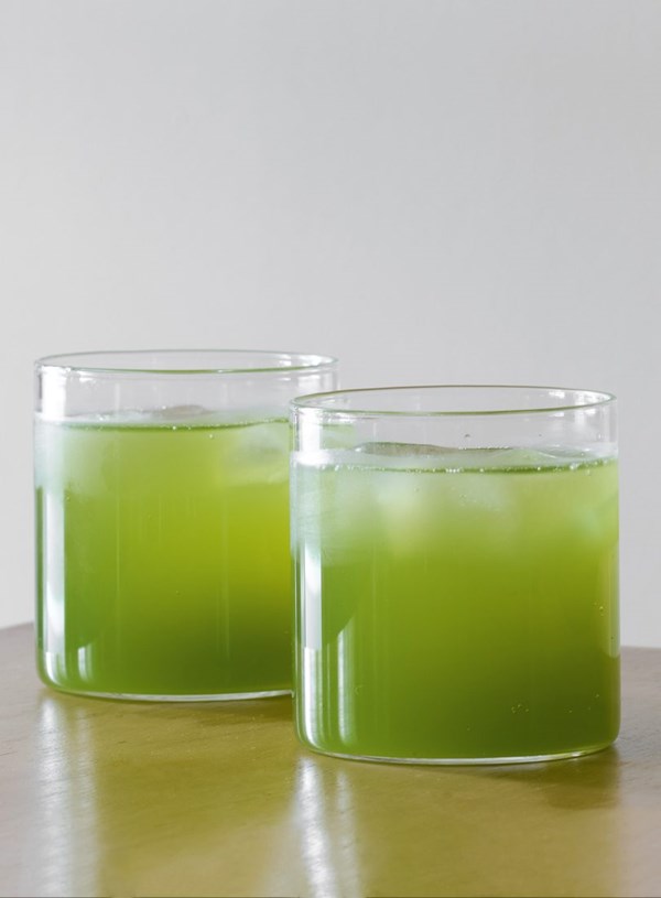 Feijoa-leaf soda