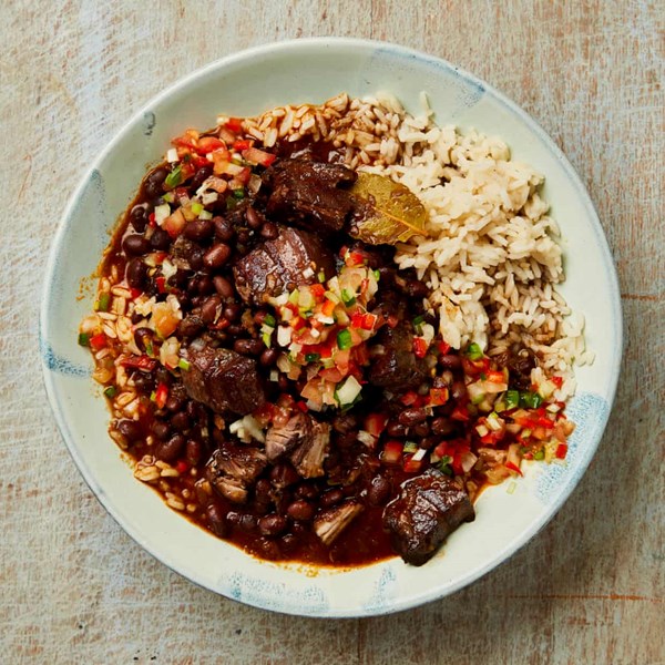 Feijoada with vinaigrette salsa