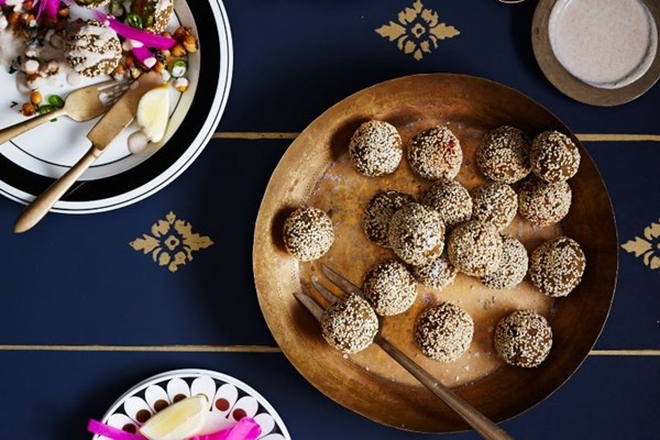 Felafel mahshi with tahini dressing