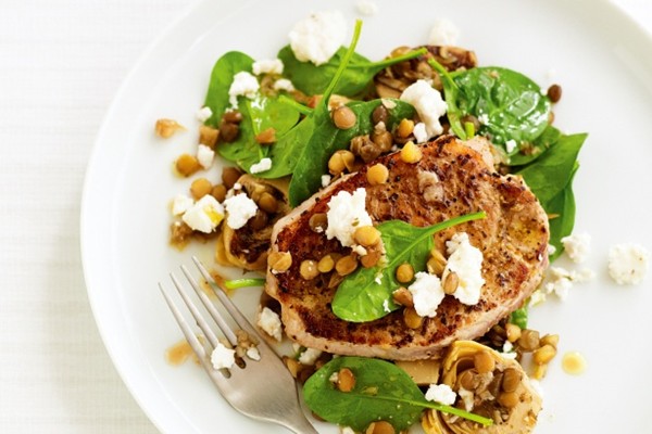 Fennel & pepper pork with artichoke, lentil & spinach salad