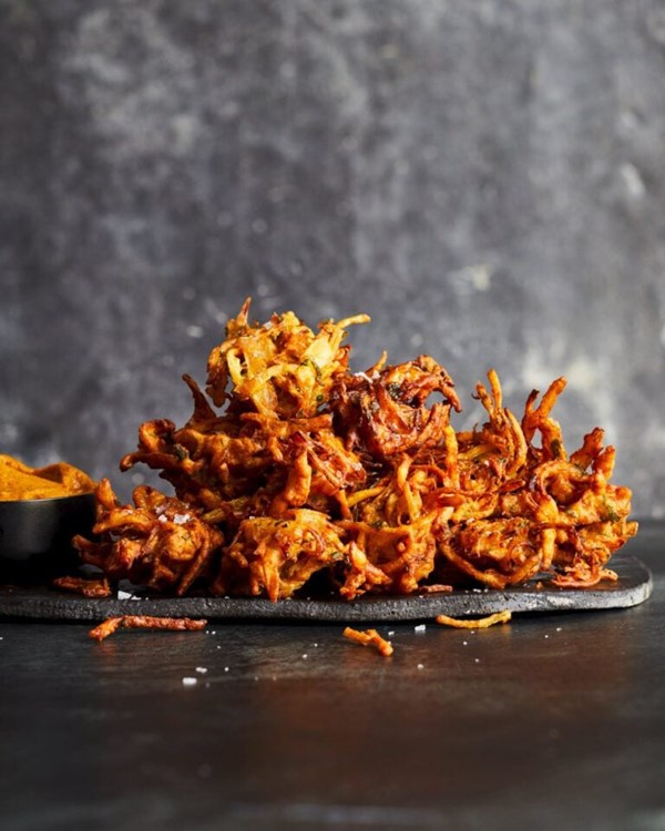 Fennel and onion pakoras 