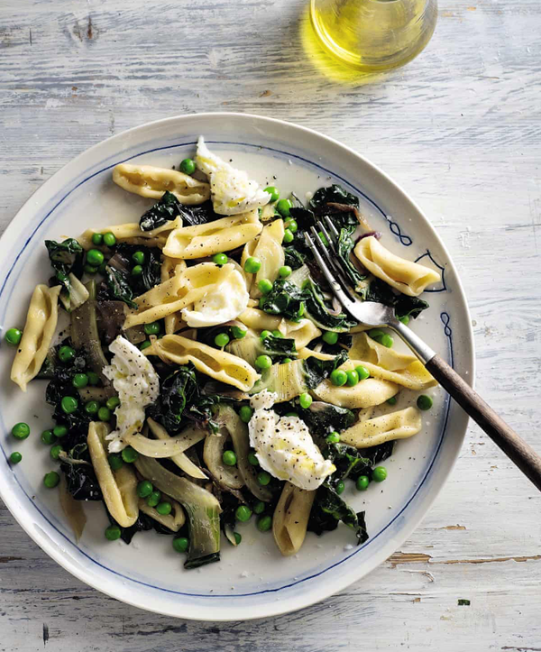 Fennel and pea capunti with mozzarella
