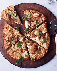 Fennel-and-sweet onion pizza with green olives