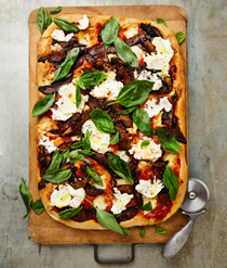 Fennel, chilli, mushroom, basil and ricotta pizza
