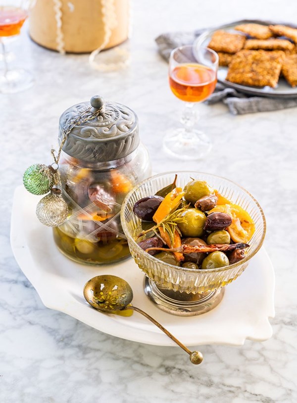 Fennel, lemon and bay leaf roasted olives