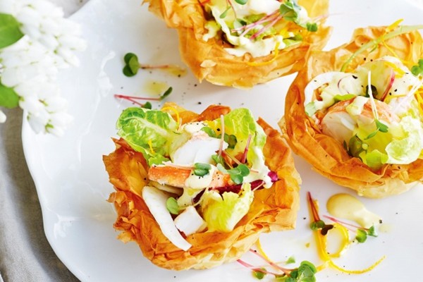 Fennel, lobster & citrus salad in a basket