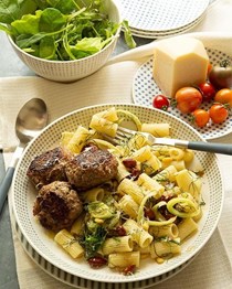 Fennel pasta with almonds & spicy meatballs