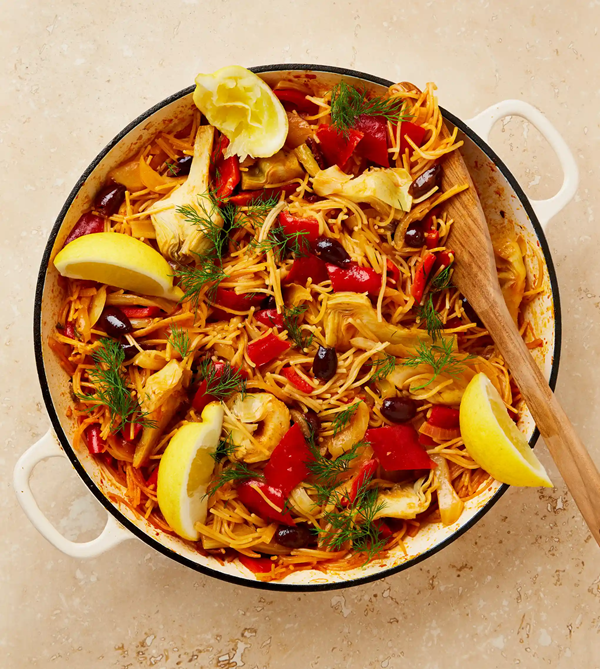 Fennel, pepper and black olive fideuà
