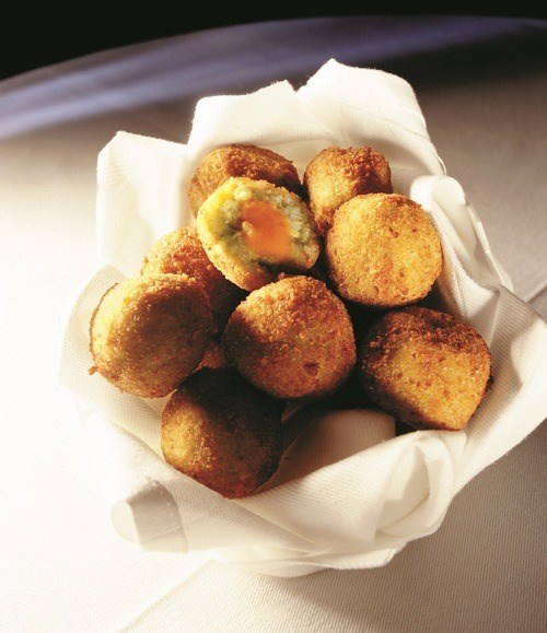 Fennel risotto balls with piquillo pepper coulis