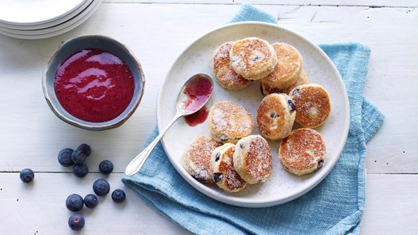 Fennel Welsh cakes with blueberry coulis