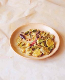 Fenugreek sauce (Vendaya kulambu)