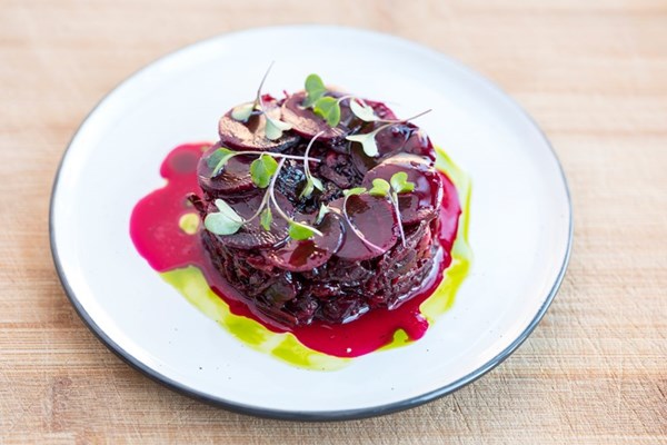 Fermented beetroot with blackberries, seaweed and hazelnuts