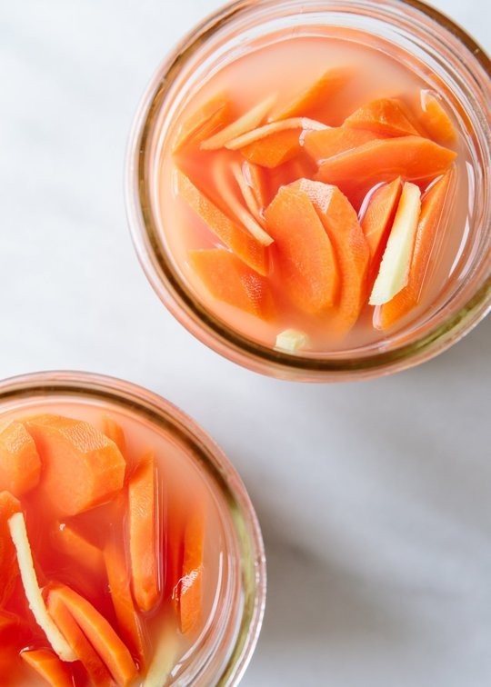 Fermented carrots with galangal and lime