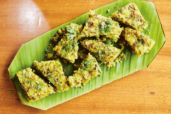 Fermented chickpea flour cakes (Khaman dhokla)