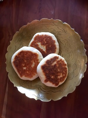 Fermented rice biscuits (Jĭuniáng bĭng / 酒釀餅)