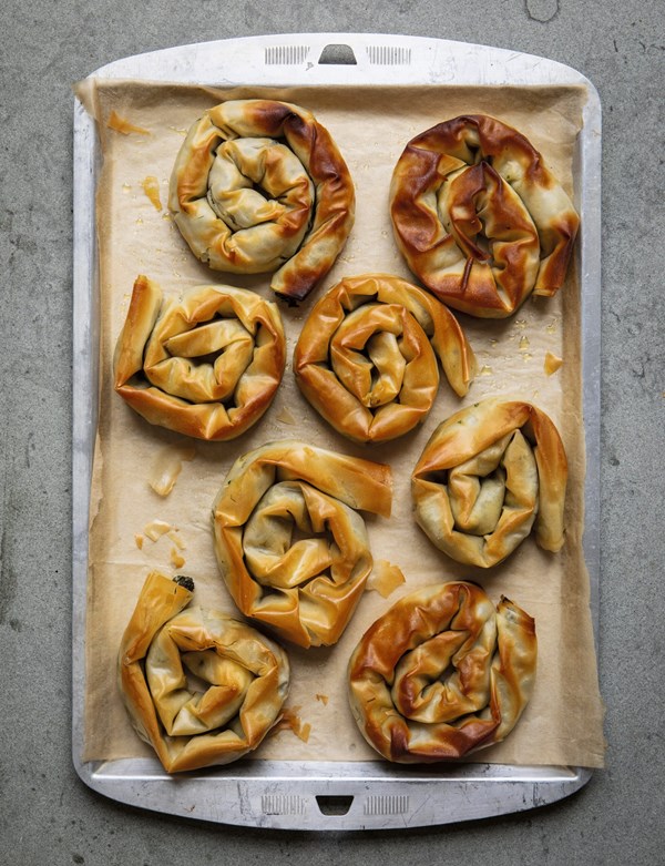 Feta & spinach filo swirls