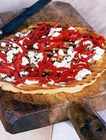 Feta and red bell pepper pizza