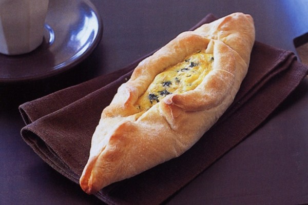 Feta and spinach pide 