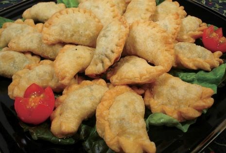 Feta cheese crescents (Sambousik bi jibni)
