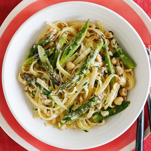 Fettuccine with asparagus and hazelnuts