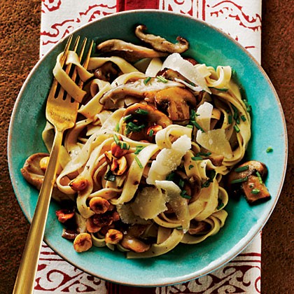 Fettuccine with mushrooms and hazelnuts