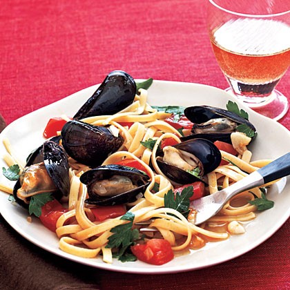 Fettuccine with mussels