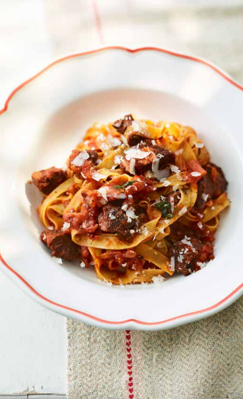 Fettuccine with Neapolitan ragù (Fettuccine al ragù Napoletano)