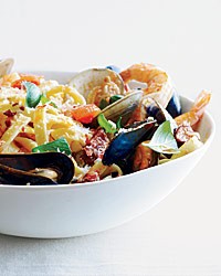 Fettuccine with spicy shellfish