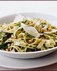 Fettuccine with walnut-parsley pesto