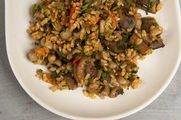 Field-pea fried rice with eggplant and peppers