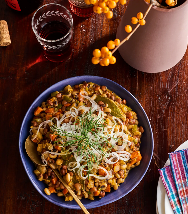 Field peas in peanut gravy