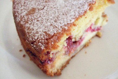 Fig & raspberry teacake