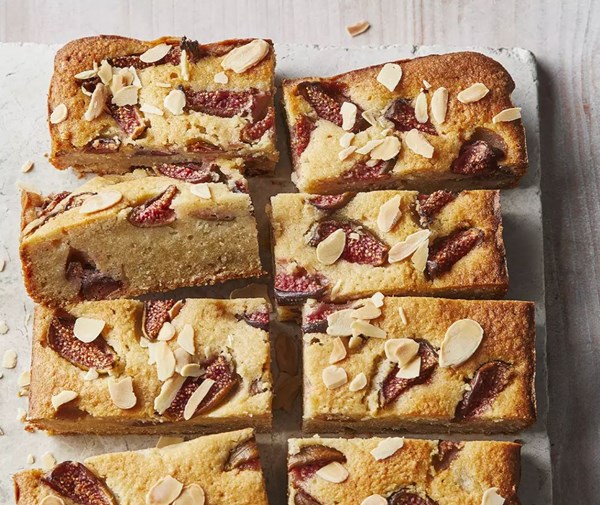 Fig & yogurt traybake
