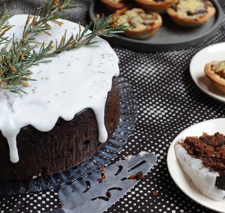Fig and ale Christmas cake