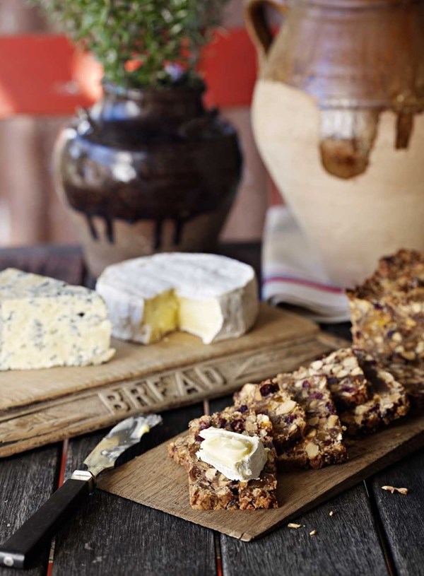 Fig and almond fruit bread