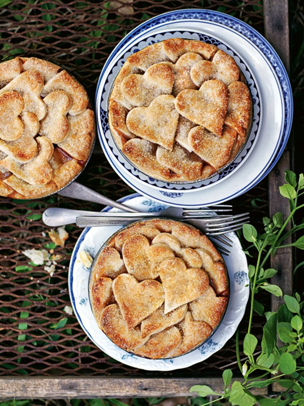 Fig and almond pies