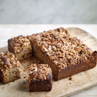 Fig and cinnamon streusel cake
